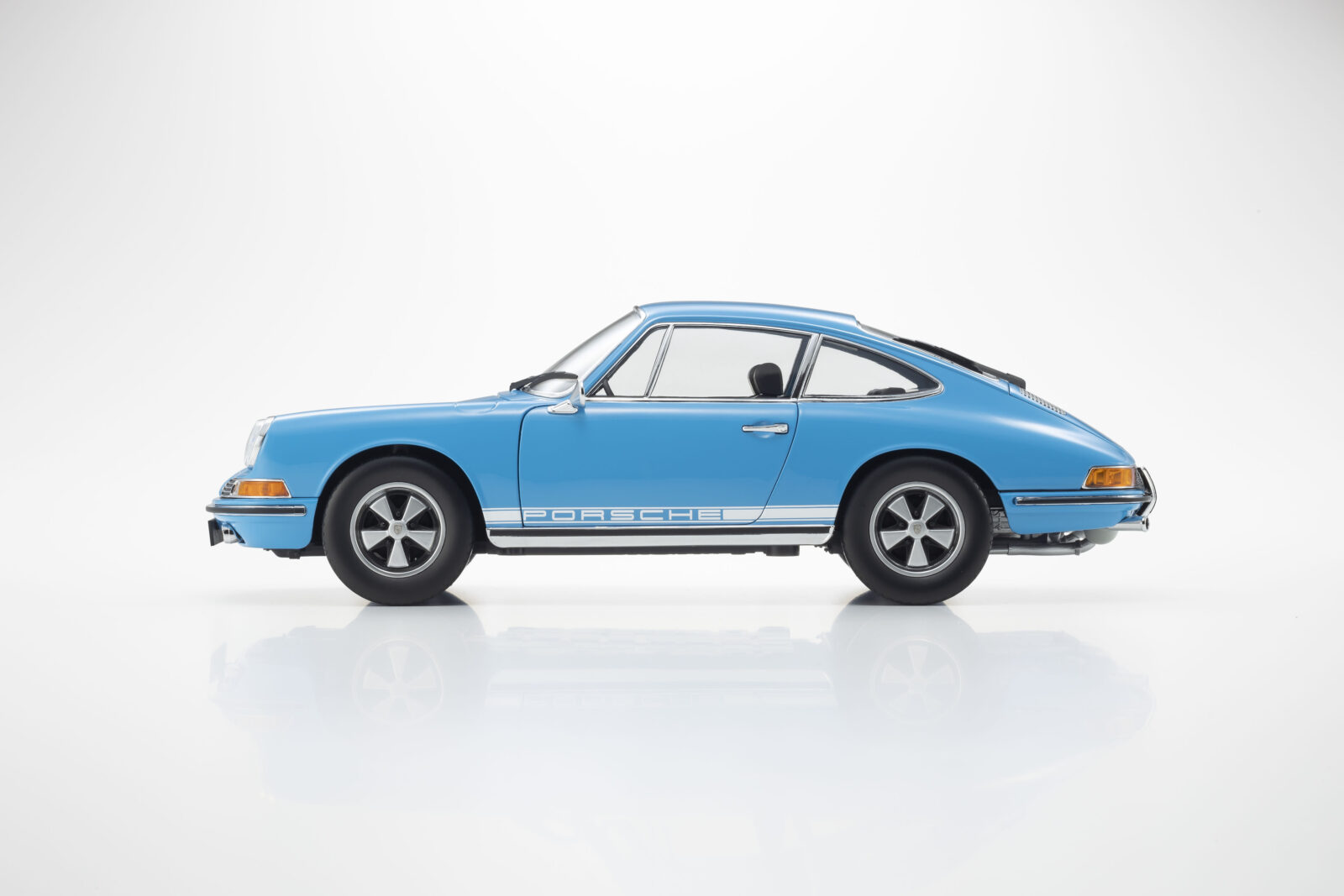 Porsche 911S DS Modellismo Porsche 911S scala 1:18 Kyosho - vista 3