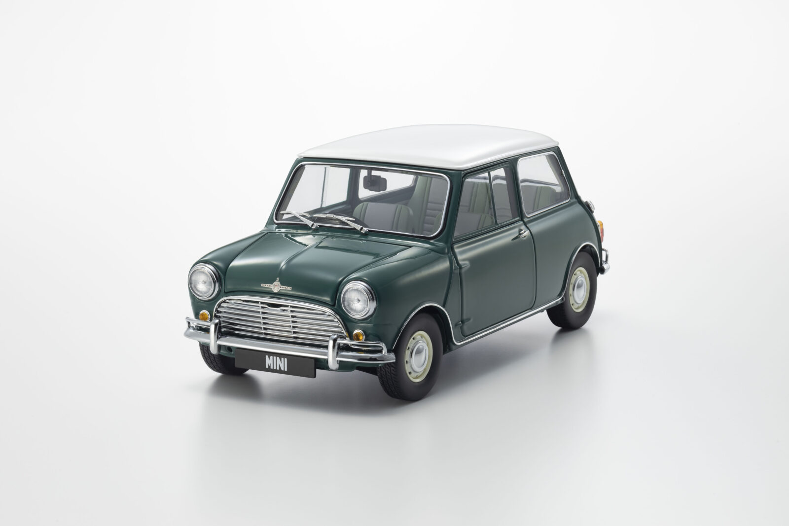 Morris Mini Cooper 1275S DS Modellismo Morris Mini Cooper 1275S scala 1:18 Kyosho - vista 5