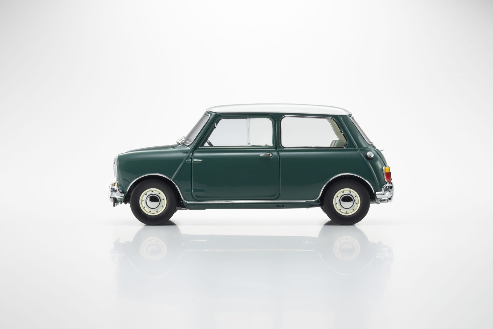 Morris Mini Cooper 1275S DS Modellismo Morris Mini Cooper 1275S scala 1:18 Kyosho - vista 3