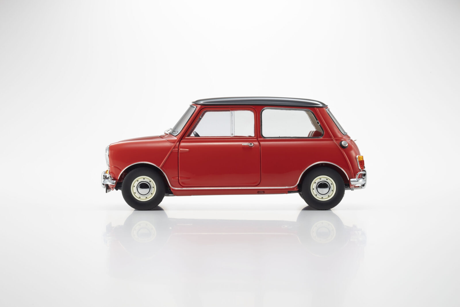 Morris Mini Cooper 1275S DS Modellismo Morris Mini Cooper 1275S scala 1:18 Kyosho - vista 3